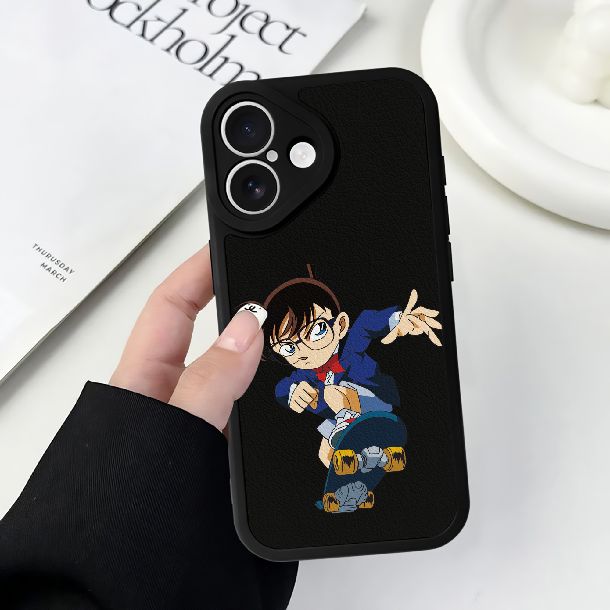 （画像用） 名探偵コナン 江戸川 コナン Detective Conan Conan Edogawa 【iPhone 16シリーズ対応】シリコンスマホケース（レザー調） 材質：シリコン